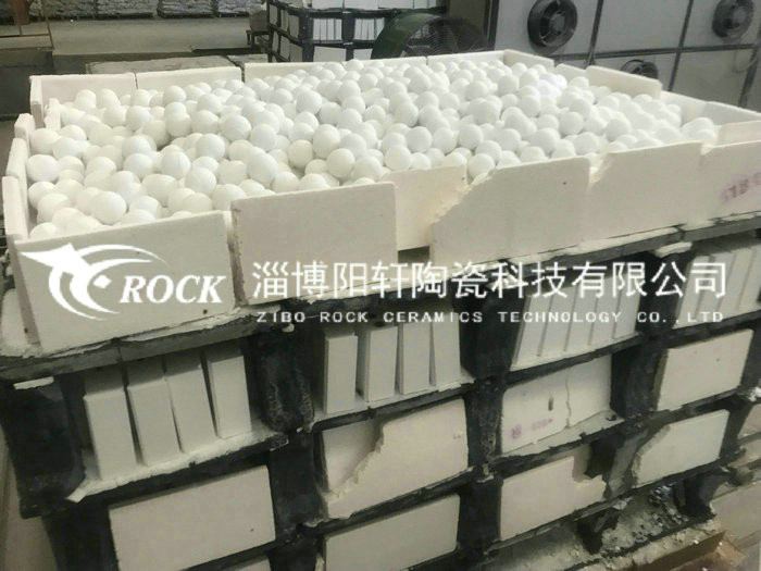 批發氧化鋁耐磨陶瓷球92%氧化鋁陶瓷球高鋁球磨機用瓷球